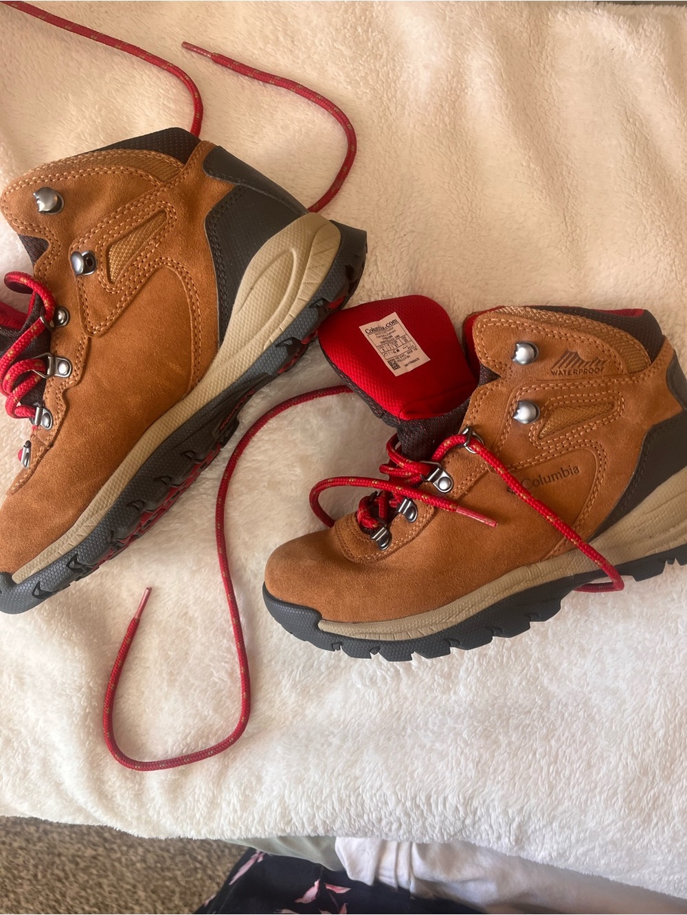 Columbia Brown Suede Hiking boots with Red Laces - Picture 5 of 7